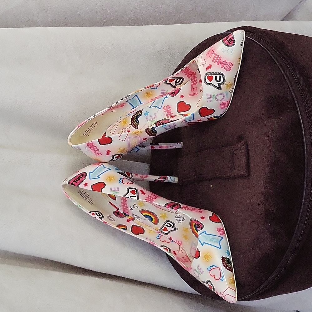 Shoes - Picture 3 of 5
